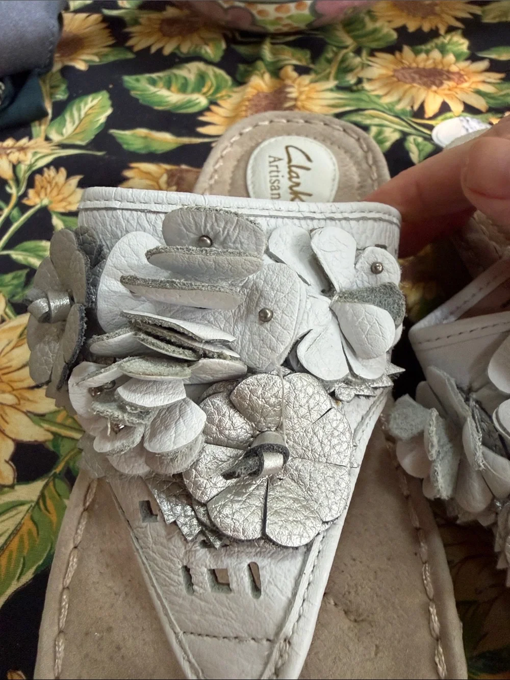 Clarks White Floral Leather Thong Sandals 9m
